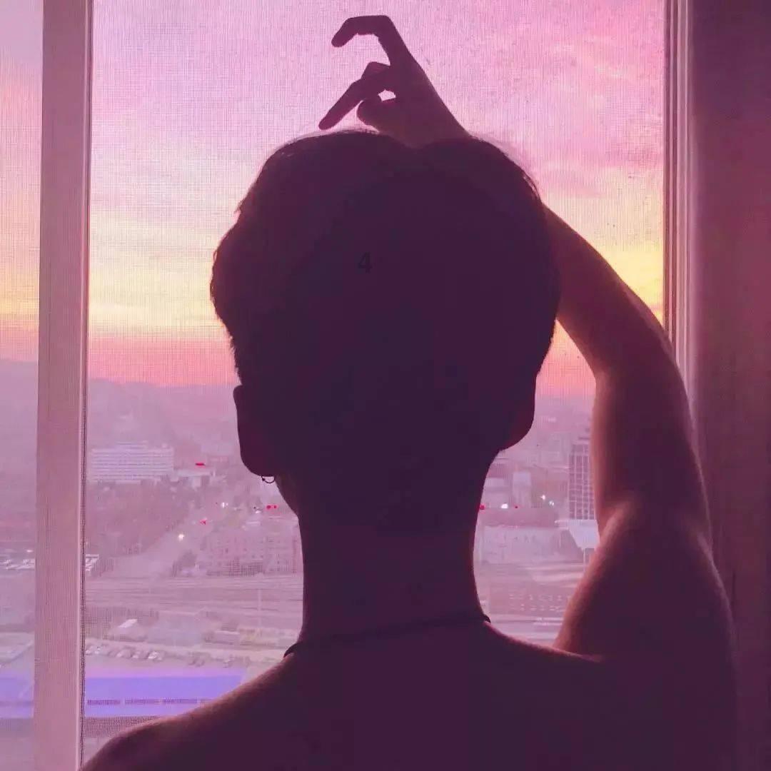 逃离昏暗下的小村